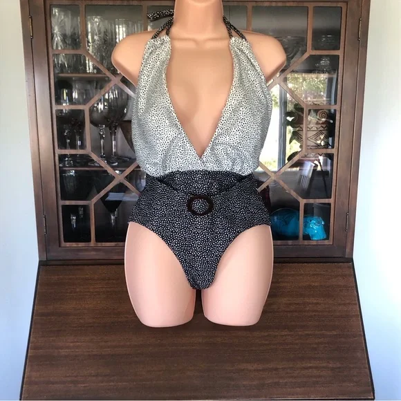 Two swimsuits - Picture 4 of 8